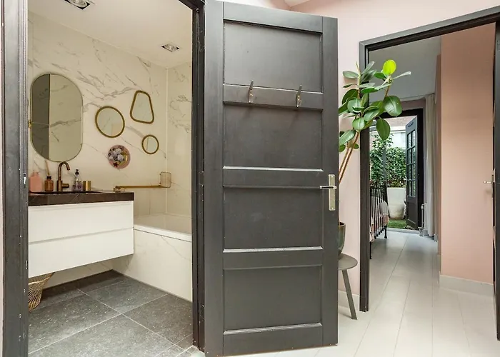 Apartamento Canal House Egelantiersgracht With Private Garden Amesterdão